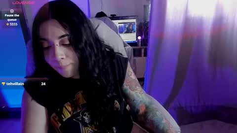 Snapshot of nova_gara chatting on 10.20.25 s online show from 10.20.25