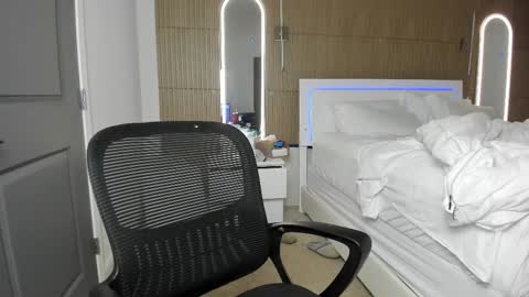 Snapshot of novacandy chatting on 10.01.25 Nova online show from 10.01.25