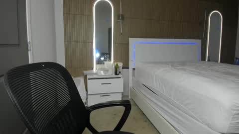 Snapshot of novacandy chatting on 10.31.25 Nova online show from 10.31.25