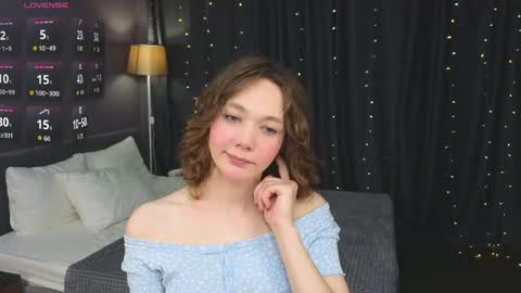 Snapshot of novaeva_ chatting on 04.23.26 Eva online show from 04.23.26