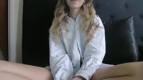 Snapshot of novafrey chatting on 10.06.25 Olivia online show from 10.06.25