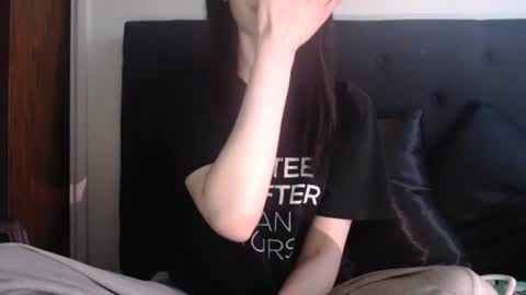 Snapshot of novafrey chatting on 11.11.25 Olivia online show from 11.11.25