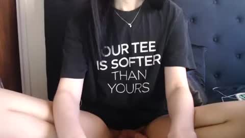 Snapshot of novafrey chatting on 11.12.25 Olivia online show from 11.12.25