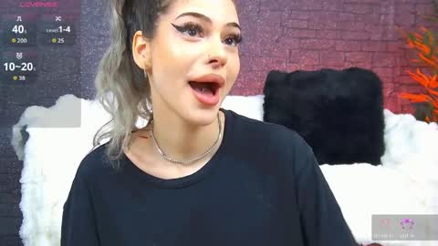 Snapshot of novajadex chatting on 06.02.26 Ariana online show from 06.02.26