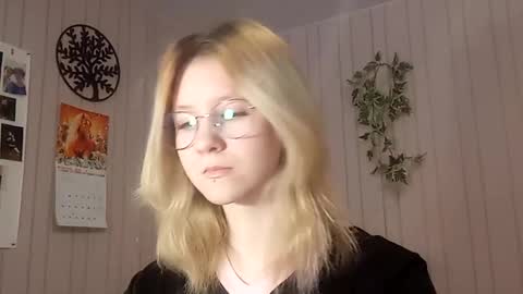 Snapshot of novellahartig chatting on 02.19.26 Sari It is my first day online show from 02.19.26