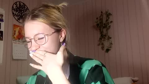 Snapshot of novellahartig chatting on 02.25.26 Sari It is my first day online show from 02.25.26