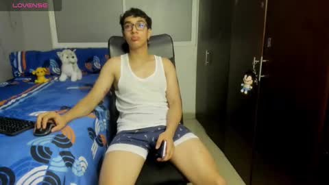 Snapshot of noxx_stark chatting on 11.11.25 Noxx online show from 11.11.25