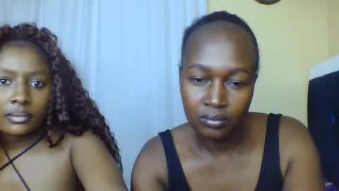 Snapshot of nutgal_ chatting on 10.08.25 nutgal online show from 10.08.25