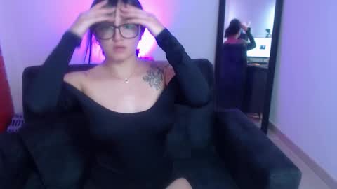 NyahMackenzie online show from 11.21.25