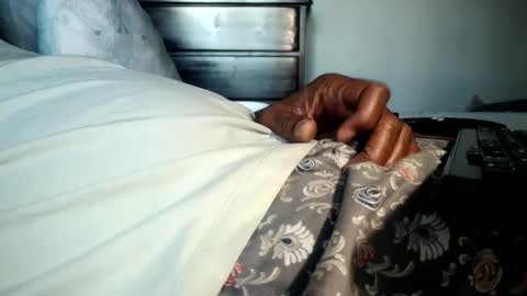 Snapshot of nyakuti chatting on 10.21.25 KN online show from 10.21.25