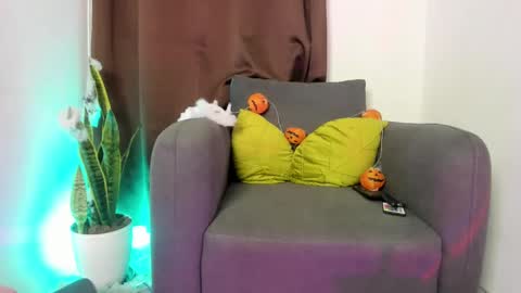 Snapshot of nyalgasai1 chatting on 10.12.25 Nia online show from 10.12.25