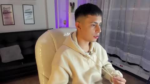 Snapshot of nyko_ds chatting on 11.01.25 nyko_ds online show from 11.01.25