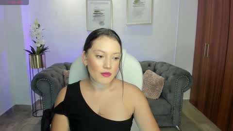 Snapshot of nylaa_rose chatting on 10.02.25 nylaa_rose online show from 10.02.25