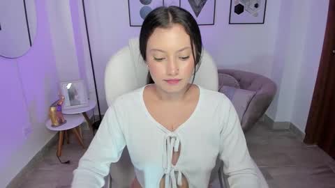 Snapshot of nylaa_rose chatting on 10.17.25 nylaa_rose online show from 10.17.25