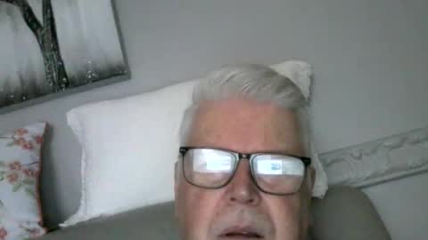 Snapshot of nylonlegs69 chatting on 02.12.25 stockings suspenders mad online show from 02.12.25