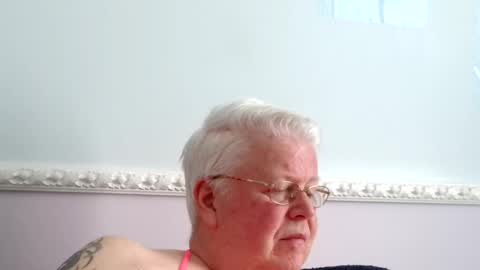Snapshot of nylonlegs69 chatting on 05.22.26 stockings suspenders mad online show from 05.22.26