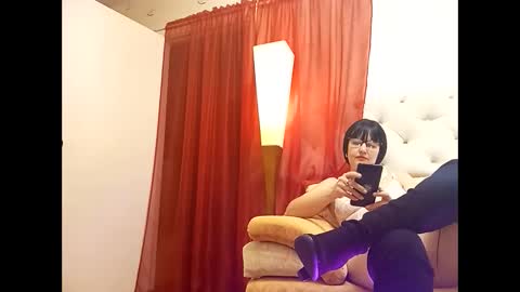 Snapshot of nylonseductress chatting on 12.31.24 Scarlett online show from 12.31.24