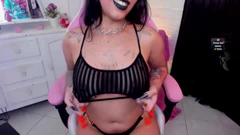 Snapshot of nyx_blackmoon chatting on 10.08.25 Nyx BlackMoon online show from 10.08.25