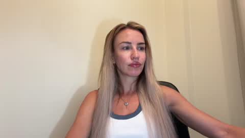 Snapshot of nyxelia_ chatting on 06.22.26 Anastasia online show from 06.22.26