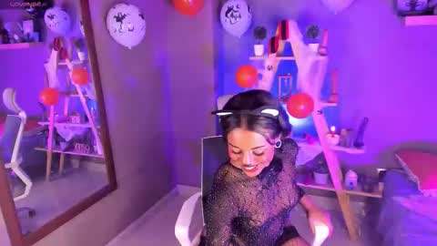 Snapshot of nyxmoonhells chatting on 10.19.25 Nyx online show from 10.19.25