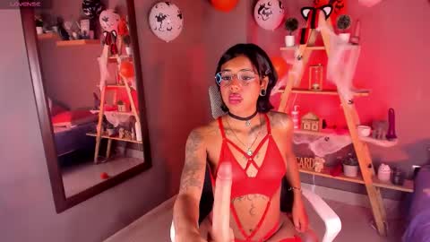 Snapshot of nyxmoonhells chatting on 10.20.25 Nyx online show from 10.20.25