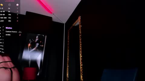 Snapshot of nyxx_moon chatting on 05.18.26 Nyx Moon Schedule 1500 - 2200 online show from 05.18.26