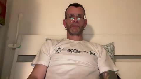 Snapshot of o_johnny_deep_o chatting on 03.17.26 Jonathan Deep online show from 03.17.26