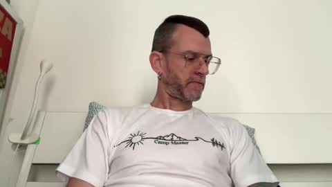 Snapshot of o_johnny_deep_o chatting on 03.18.26 Jonathan Deep online show from 03.18.26