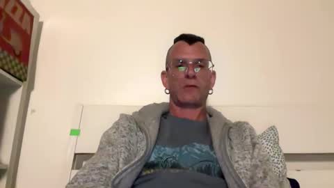 Snapshot of o_johnny_deep_o chatting on 04.05.26 Jonathan Deep online show from 04.05.26