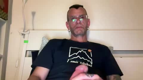 Snapshot of o_johnny_deep_o chatting on 04.09.26 Jonathan Deep online show from 04.09.26