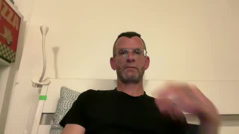 Snapshot of o_johnny_deep_o chatting on 04.23.26 Jonathan Deep online show from 04.23.26