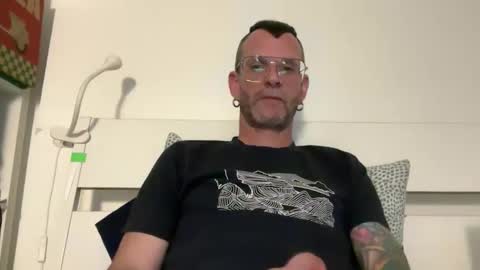 Snapshot of o_johnny_deep_o chatting on 05.17.26 Jonathan Deep online show from 05.17.26