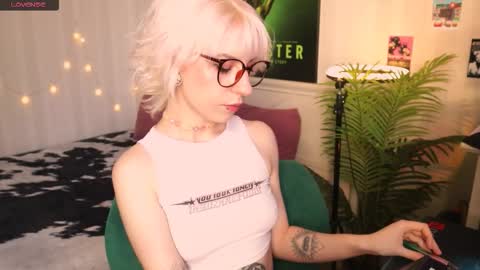 Snapshot of obedientt_ chatting on 02.01.26 Moonlight online show from 02.01.26