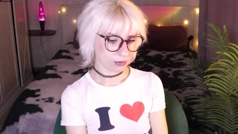 Snapshot of obedientt_ chatting on 02.08.26 Moonlight online show from 02.08.26