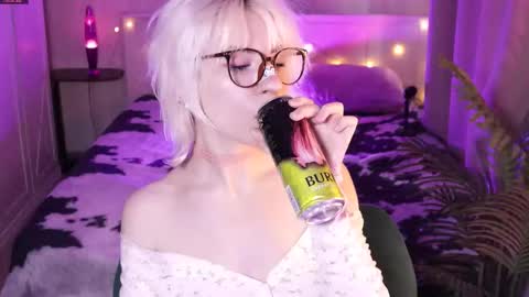 Snapshot of obedientt_ chatting on 02.19.26 Moonlight online show from 02.19.26