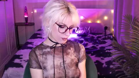 Snapshot of obedientt_ chatting on 02.26.26 Moonlight online show from 02.26.26