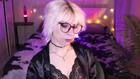 Snapshot of obedientt_ chatting on 03.01.26 Moonlight online show from 03.01.26