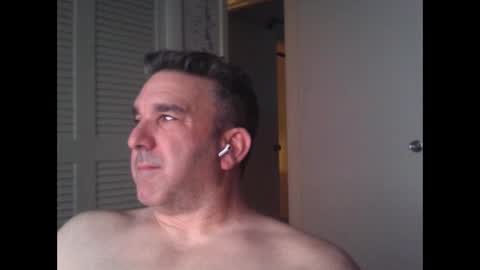 Snapshot of oceanmanx chatting on 01.05.25 Ocean online show from 01.05.25