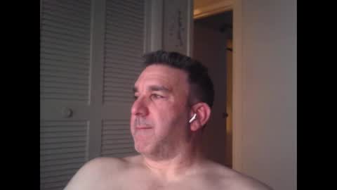 Snapshot of oceanmanx chatting on 02.10.25 Ocean online show from 02.10.25