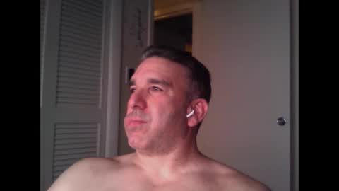 Snapshot of oceanmanx chatting on 10.01.25 Ocean online show from 10.01.25