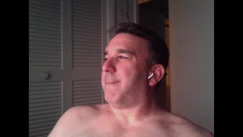 Snapshot of oceanmanx chatting on 10.12.25 Ocean online show from 10.12.25