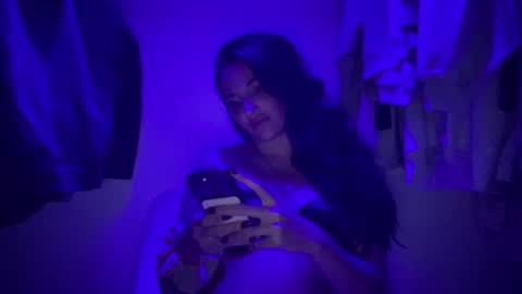 A L A R A  online show from 10.02.25