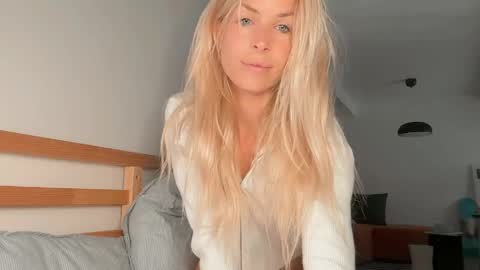 hi im Janasmall boobs big heart  warm pussy  online show from 04.08.26