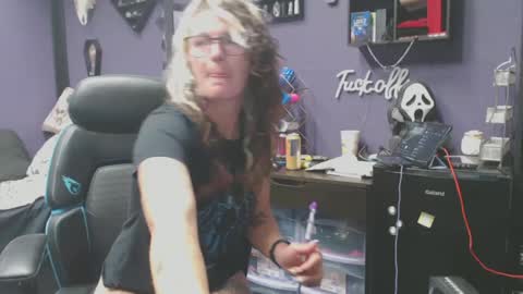 Snapshot of oddywithabody chatting on 10.13.25 Oddy With A Body online show from 10.13.25