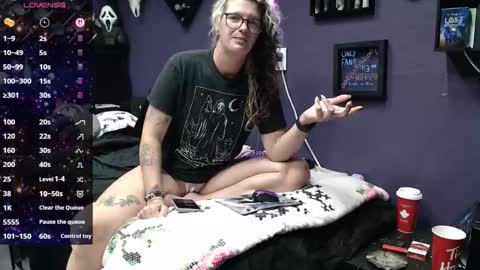 Snapshot of oddywithabody chatting on 11.05.25 Oddy With A Body online show from 11.05.25