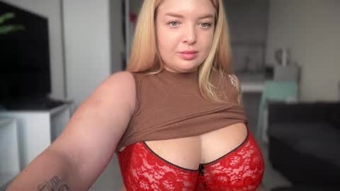 Snapshot of odriolsen chatting on 09.25.25 Odri online show from 09.25.25