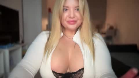 Snapshot of odriolsen chatting on 10.22.25 Odri online show from 10.22.25