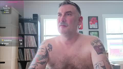 Snapshot of office_dad chatting on 05.01.26 Office Dad online show from 05.01.26