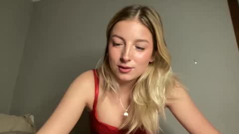 Snapshot of official_ellieanne chatting on 03.12.25 Ellie Anne online show from 03.12.25