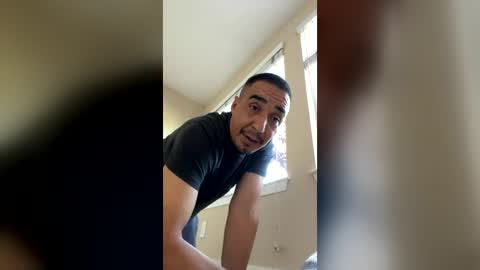 Snapshot of ofuentes chatting on 06.23.26 ofuentes online show from 06.23.26